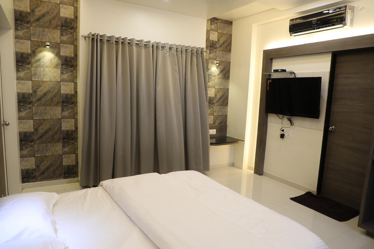 Hotel Pushpak Park Osmanabad Eksteriør billede