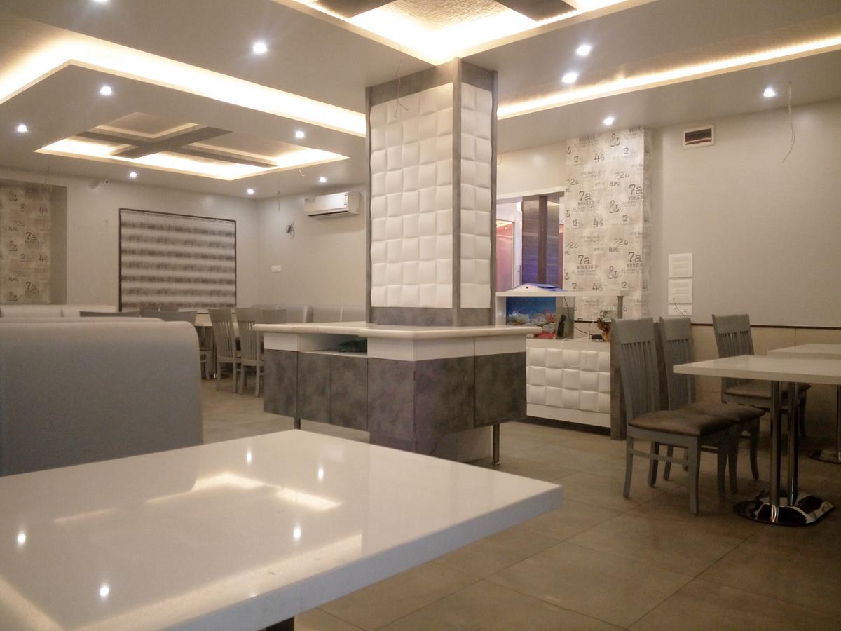 Hotel Pushpak Park Osmanabad Eksteriør billede