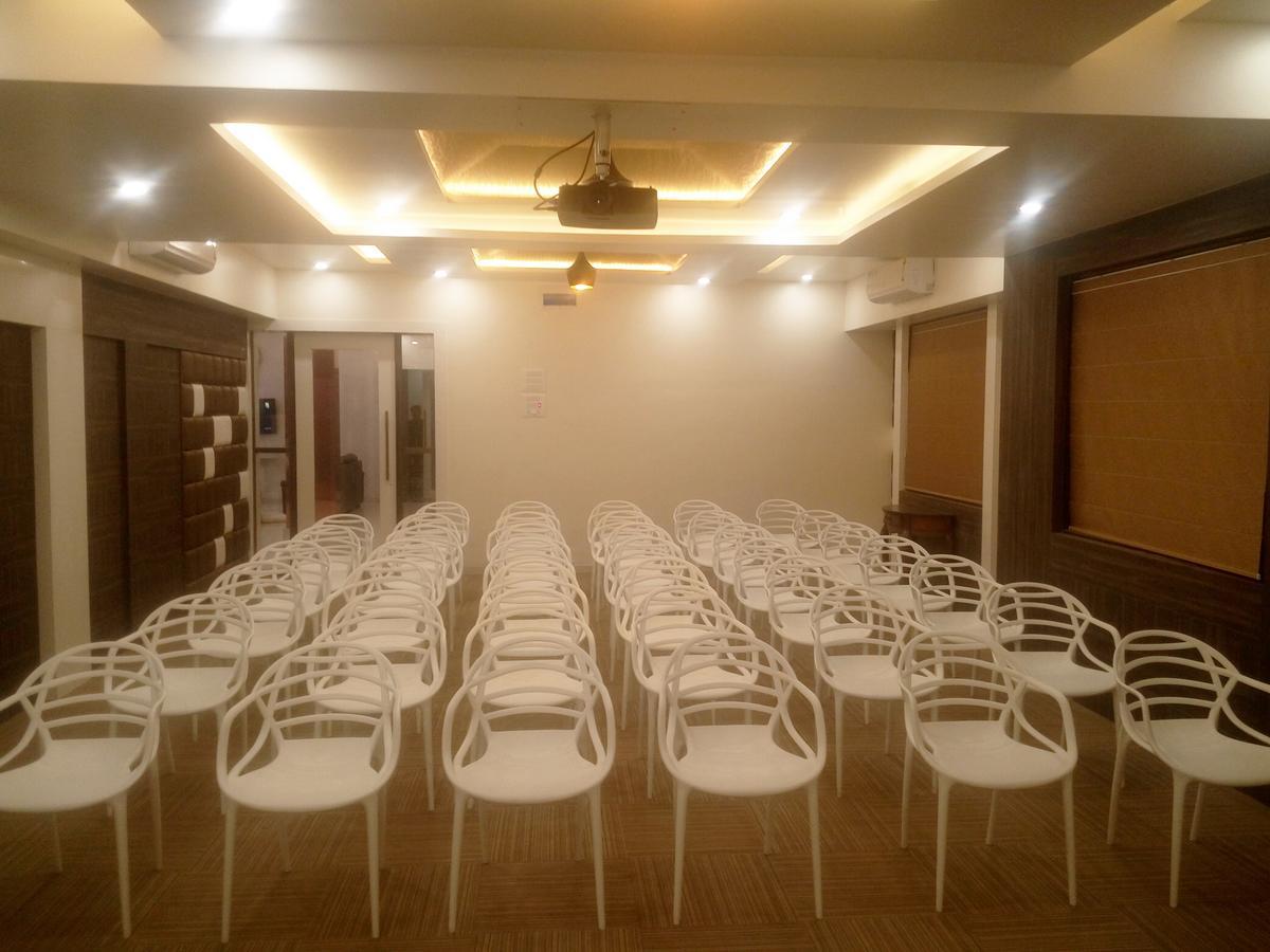 Hotel Pushpak Park Osmanabad Eksteriør billede